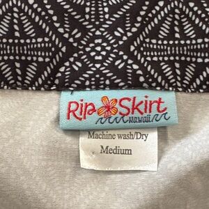 Ripskirt Hawaii Black and White Skirt